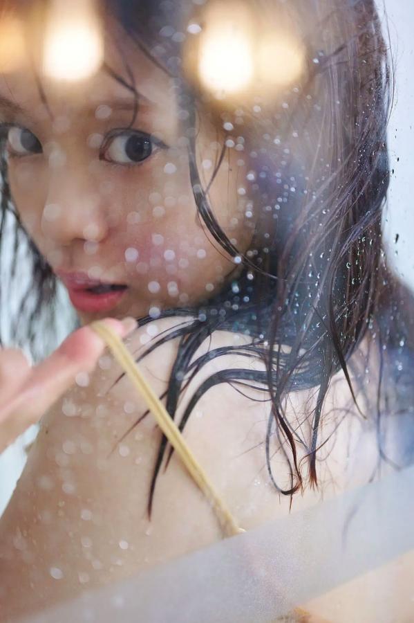   宮田愛萌 - Lilas写真集 [152P]：日本女神浴室湿身私房诱惑与清纯家居写真第32张图片