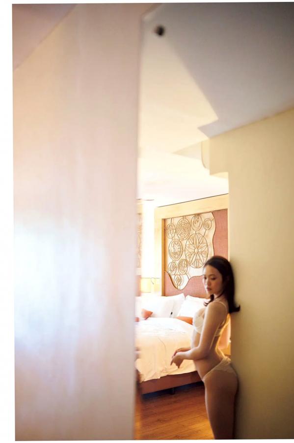   宮田愛萌 - Lilas写真集 [152P]：日本女神浴室湿身私房诱惑与清纯家居写真第33张图片