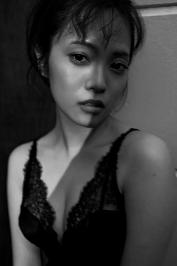  宮田愛萌 - Lilas写真集 [152P]：日本女神浴室湿身私房诱惑与清纯家居写真第103张图片