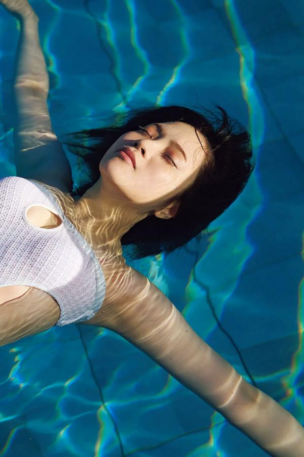   宮田愛萌 - Lilas写真集 [152P]：日本女神浴室湿身私房诱惑与清纯家居写真第117张图片