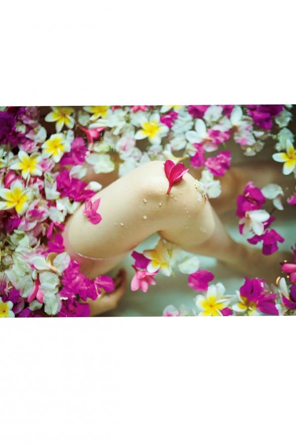   宮田愛萌 - Lilas写真集 [152P]：日本女神浴室湿身私房诱惑与清纯家居写真第127张图片