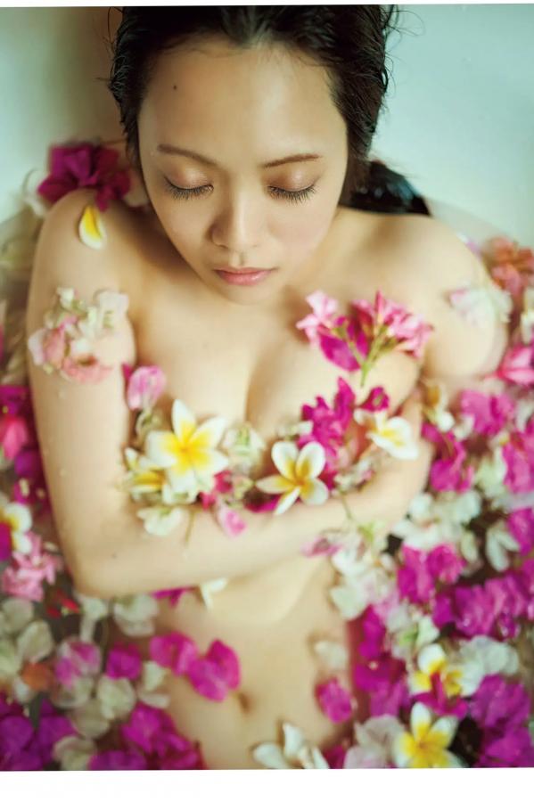   宮田愛萌 - Lilas写真集 [152P]：日本女神浴室湿身私房诱惑与清纯家居写真第130张图片
