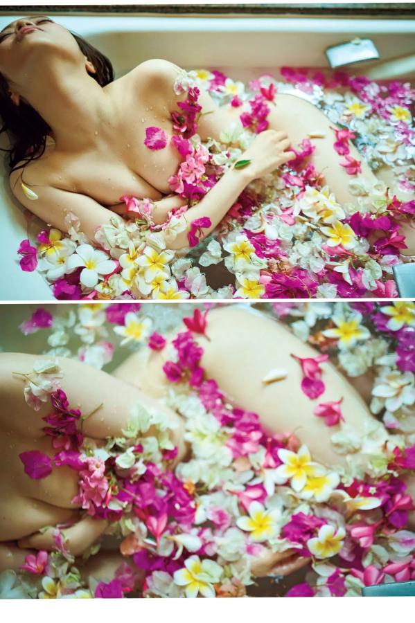   宮田愛萌 - Lilas写真集 [152P]：日本女神浴室湿身私房诱惑与清纯家居写真第131张图片