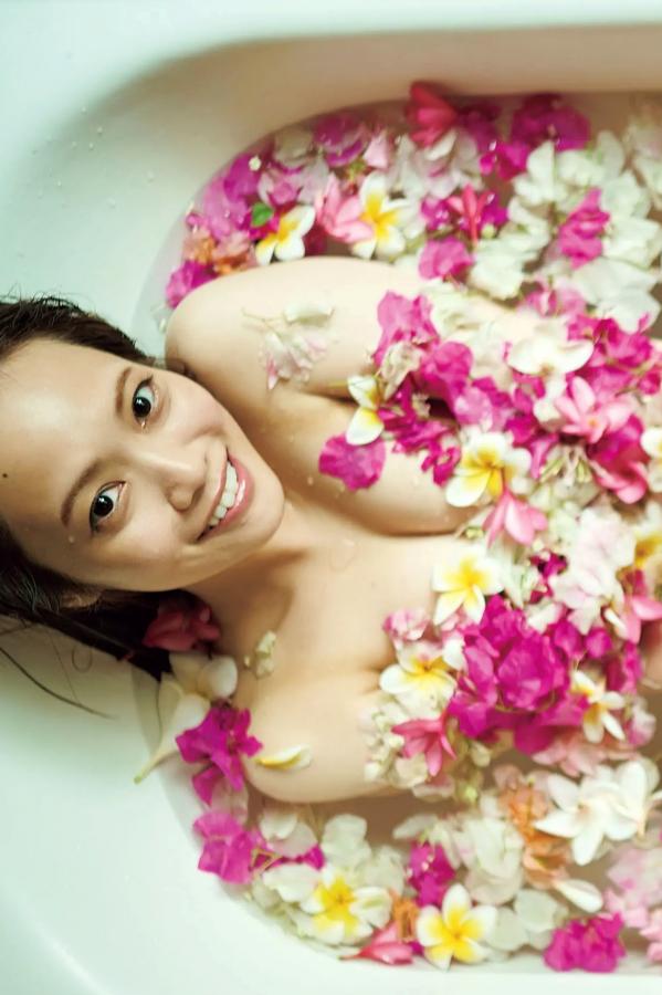   宮田愛萌 - Lilas写真集 [152P]：日本女神浴室湿身私房诱惑与清纯家居写真第132张图片