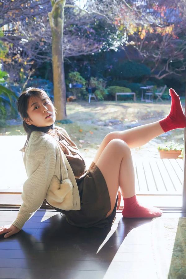   福井梨莉華《二十岁之冬》日系清纯童颜巨乳比基尼家居写真 [76P]第2张图片