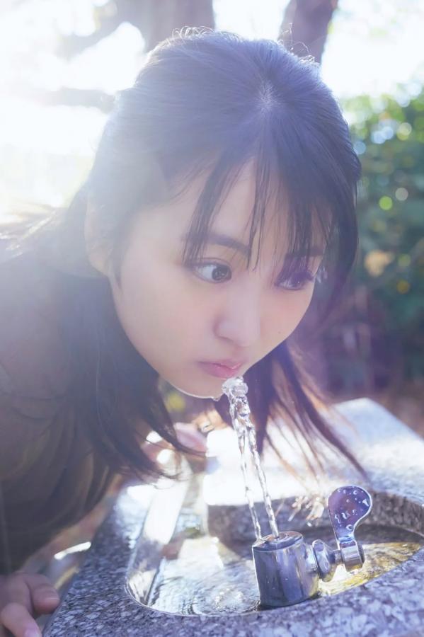  福井梨莉華《二十岁之冬》日系清纯童颜巨乳比基尼家居写真 [76P]第7张图片
