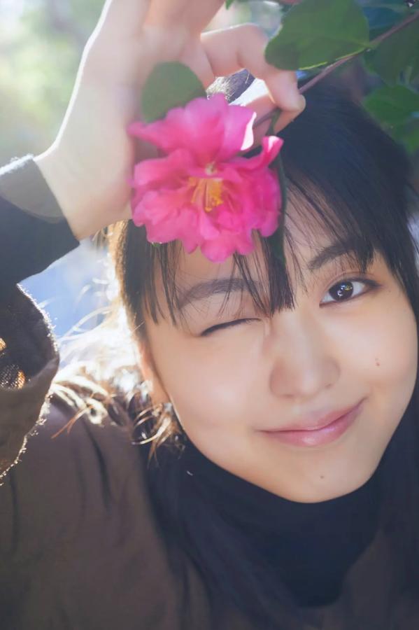   福井梨莉華《二十岁之冬》日系清纯童颜巨乳比基尼家居写真 [76P]第8张图片