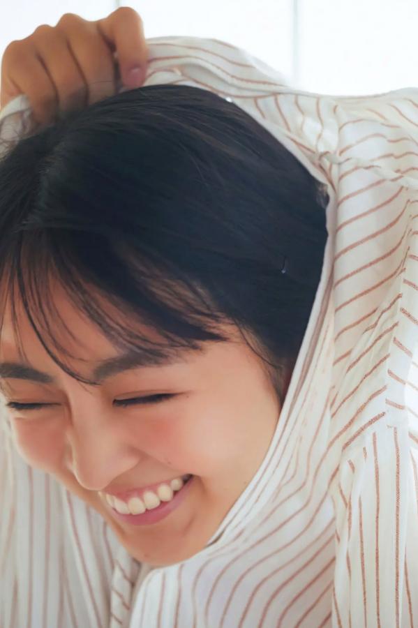   福井梨莉華《二十岁之冬》日系清纯童颜巨乳比基尼家居写真 [76P]第26张图片