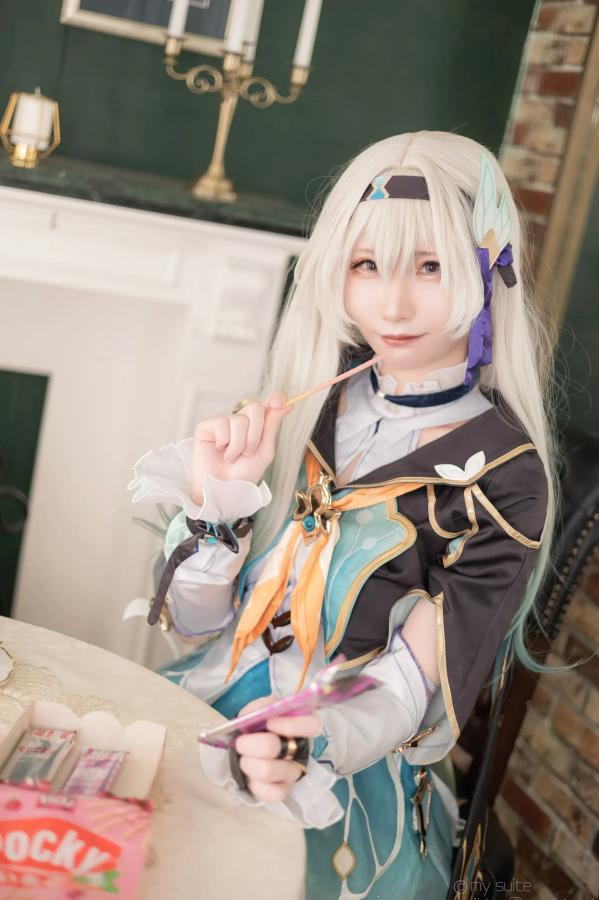   [Cosplay] Atsuki あつき 崩坏星穹铁道银狼流萤兔女郎性感角色扮演写真第2张图片