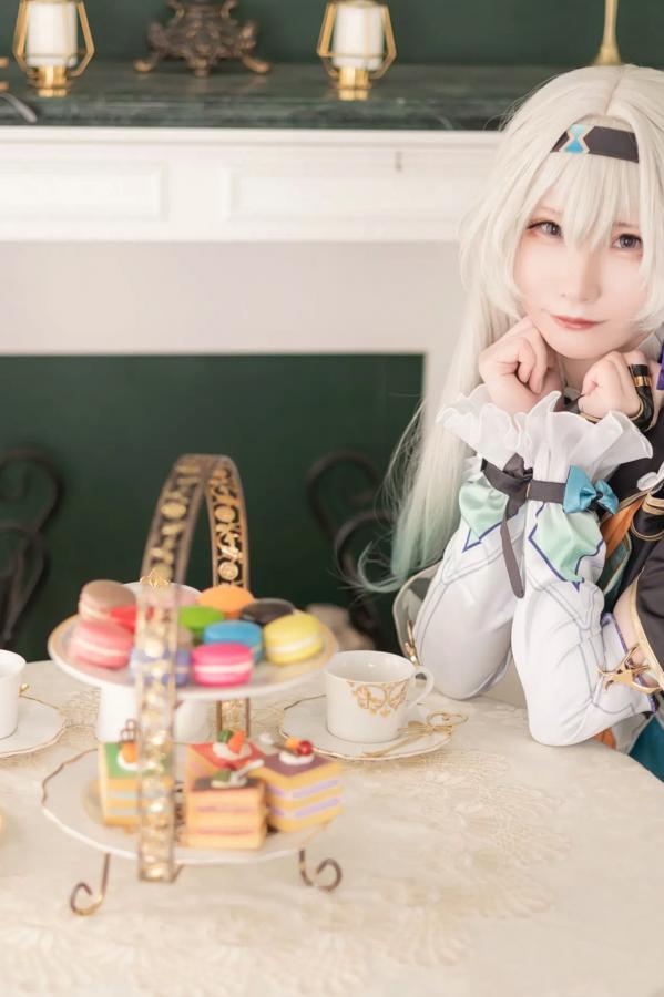   [Cosplay] Atsuki あつき 崩坏星穹铁道银狼流萤兔女郎性感角色扮演写真第3张图片
