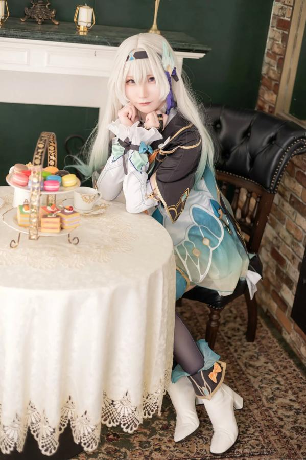   [Cosplay] Atsuki あつき 崩坏星穹铁道银狼流萤兔女郎性感角色扮演写真第4张图片