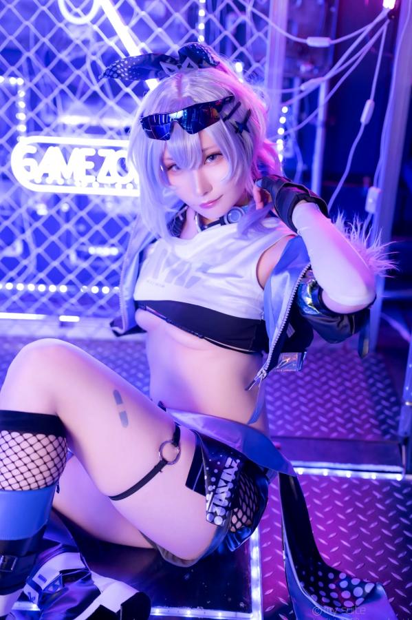   [Cosplay] Atsuki あつき 崩坏星穹铁道银狼流萤兔女郎性感角色扮演写真第37张图片