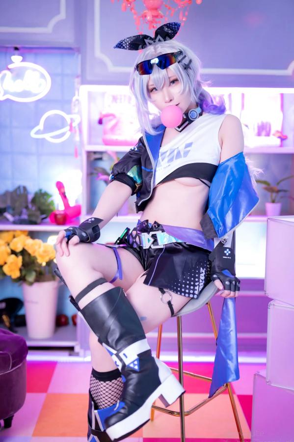   [Cosplay] Atsuki あつき 崩坏星穹铁道银狼流萤兔女郎性感角色扮演写真第47张图片