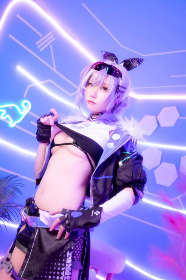   [Cosplay] Atsuki あつき 崩坏星穹铁道银狼流萤兔女郎性感角色扮演写真第63张图片