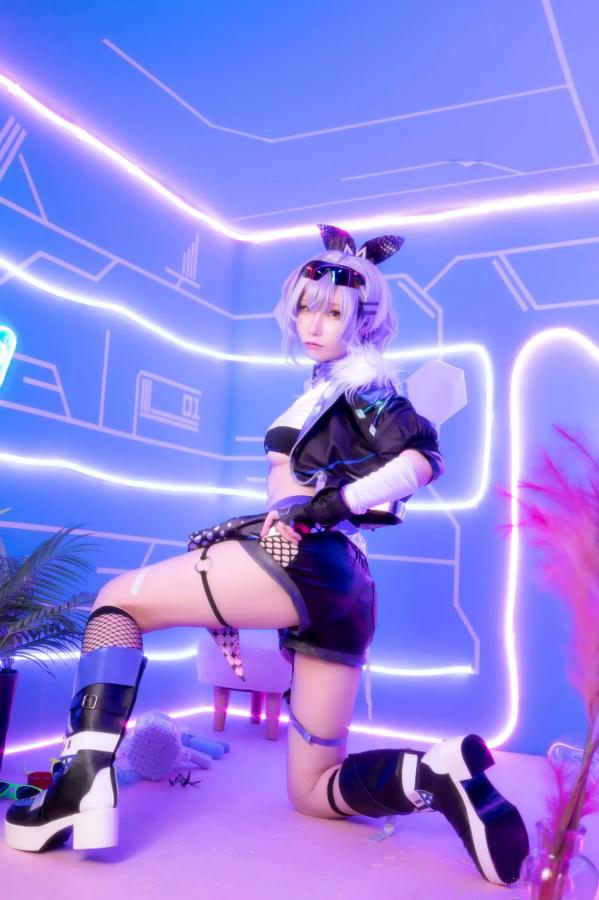   [Cosplay] Atsuki あつき 崩坏星穹铁道银狼流萤兔女郎性感角色扮演写真第65张图片