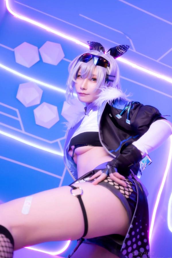   [Cosplay] Atsuki あつき 崩坏星穹铁道银狼流萤兔女郎性感角色扮演写真第68张图片