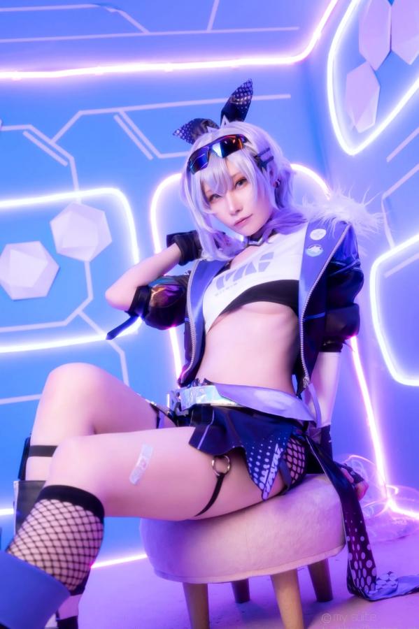   [Cosplay] Atsuki あつき 崩坏星穹铁道银狼流萤兔女郎性感角色扮演写真第72张图片
