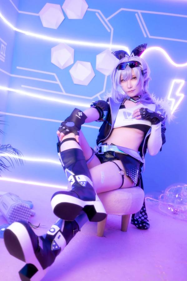   [Cosplay] Atsuki あつき 崩坏星穹铁道银狼流萤兔女郎性感角色扮演写真第82张图片