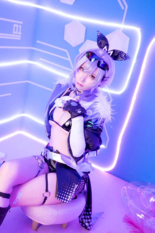   [Cosplay] Atsuki あつき 崩坏星穹铁道银狼流萤兔女郎性感角色扮演写真第84张图片