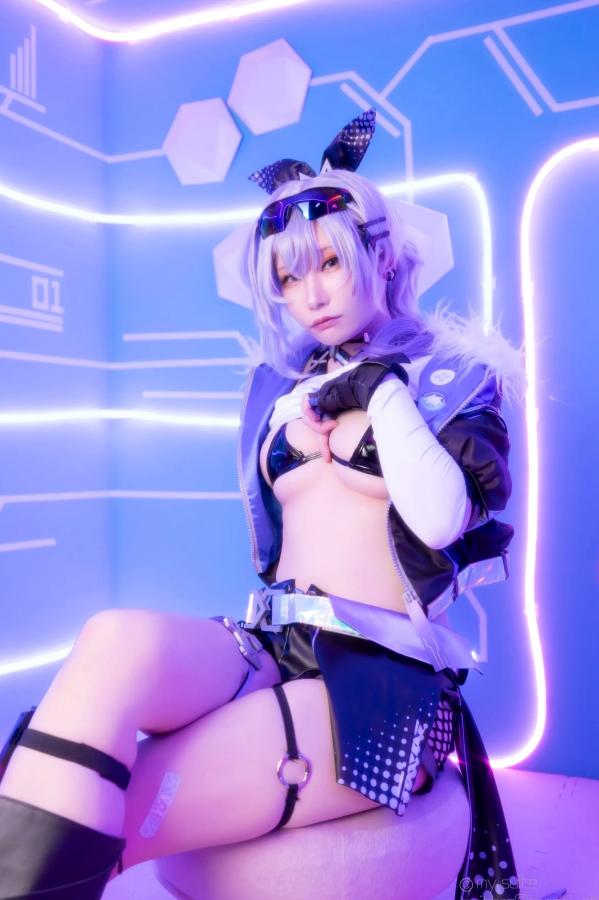   [Cosplay] Atsuki あつき 崩坏星穹铁道银狼流萤兔女郎性感角色扮演写真第87张图片