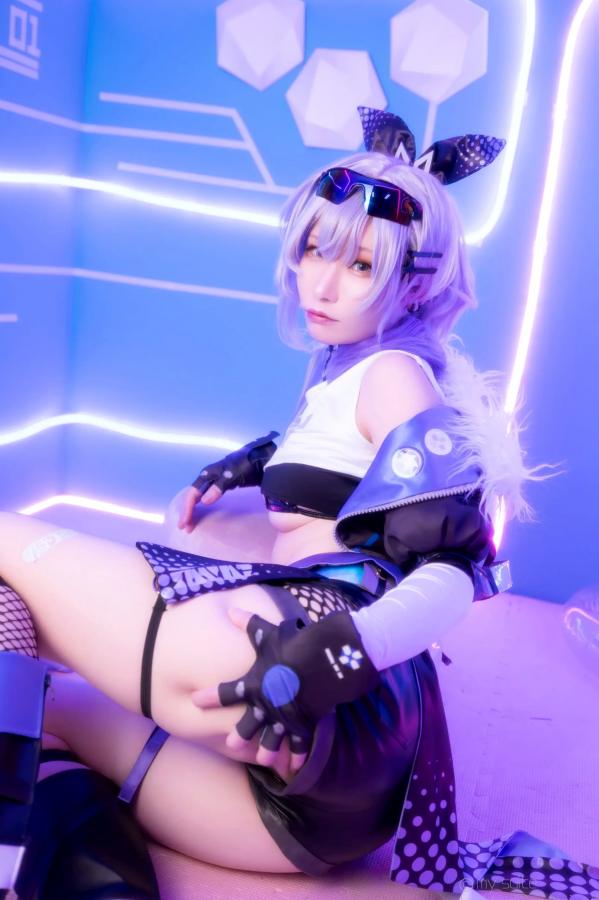   [Cosplay] Atsuki あつき 崩坏星穹铁道银狼流萤兔女郎性感角色扮演写真第94张图片