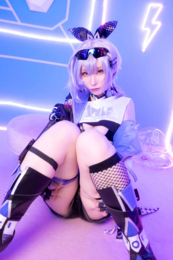   [Cosplay] Atsuki あつき 崩坏星穹铁道银狼流萤兔女郎性感角色扮演写真第99张图片