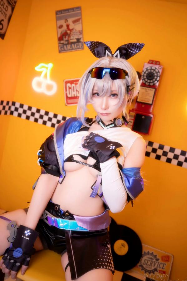   [Cosplay] Atsuki あつき 崩坏星穹铁道银狼流萤兔女郎性感角色扮演写真第122张图片