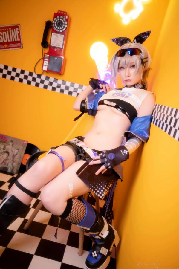   [Cosplay] Atsuki あつき 崩坏星穹铁道银狼流萤兔女郎性感角色扮演写真第133张图片