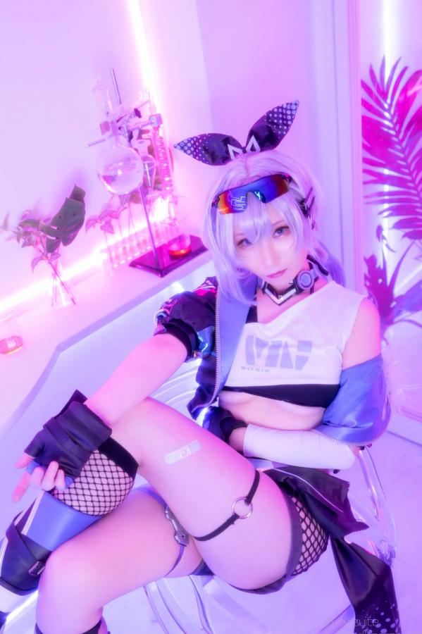   [Cosplay] Atsuki あつき 崩坏星穹铁道银狼流萤兔女郎性感角色扮演写真第162张图片
