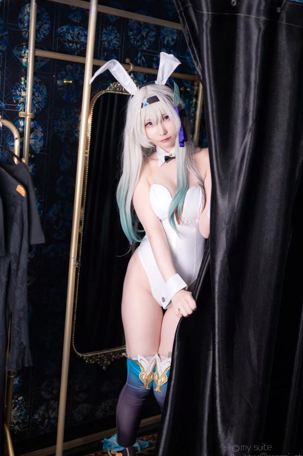   [Cosplay] Atsuki あつき 崩坏星穹铁道银狼流萤兔女郎性感角色扮演写真第445张图片