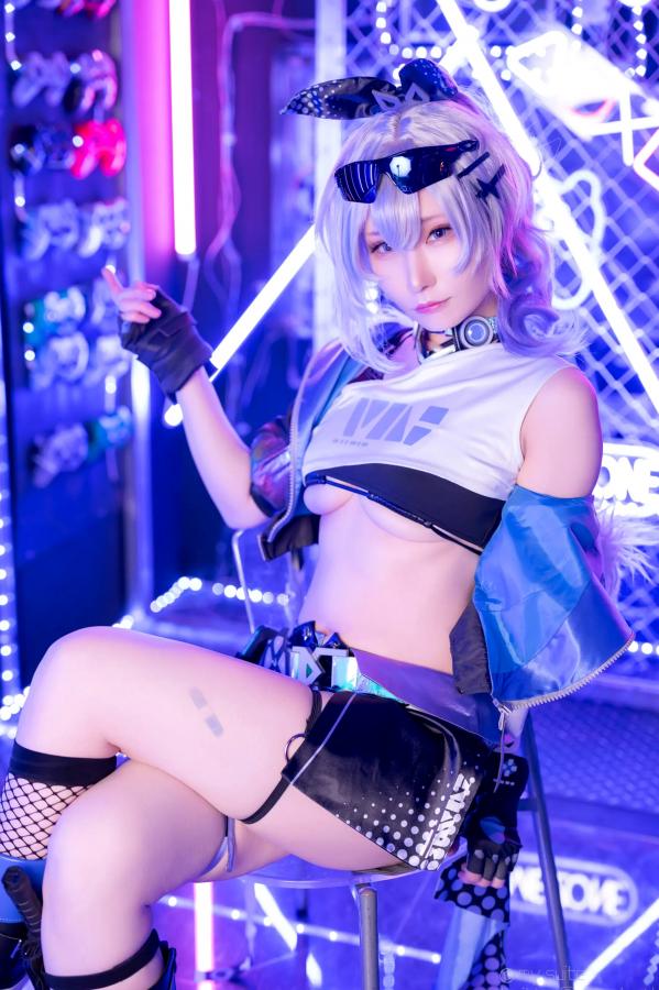   [Cosplay] Atsuki あつき 崩坏星穹铁道银狼流萤兔女郎性感角色扮演写真第526张图片