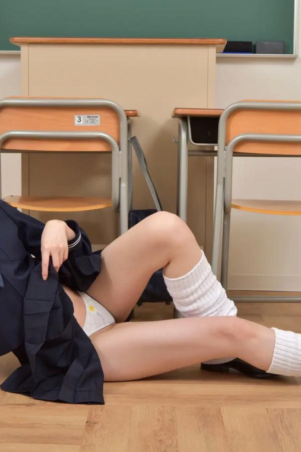   [LOVEPOP] Yuri Toka 桐香ゆうり Photoset 03 [102P] 教室水手服校服诱惑私房照第51张图片