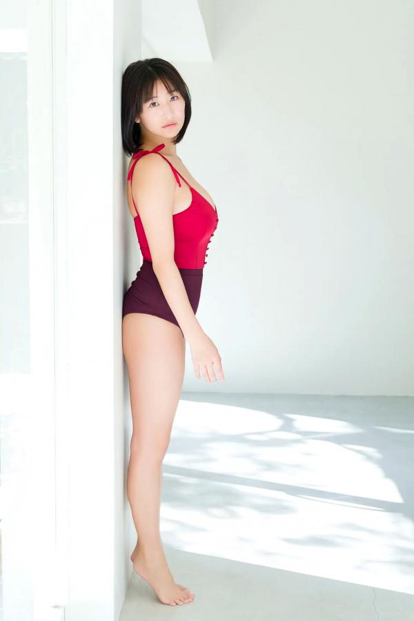   榎原依那性感红色比基尼写真：清纯甜美与火辣身材的完美呈现第13张图片