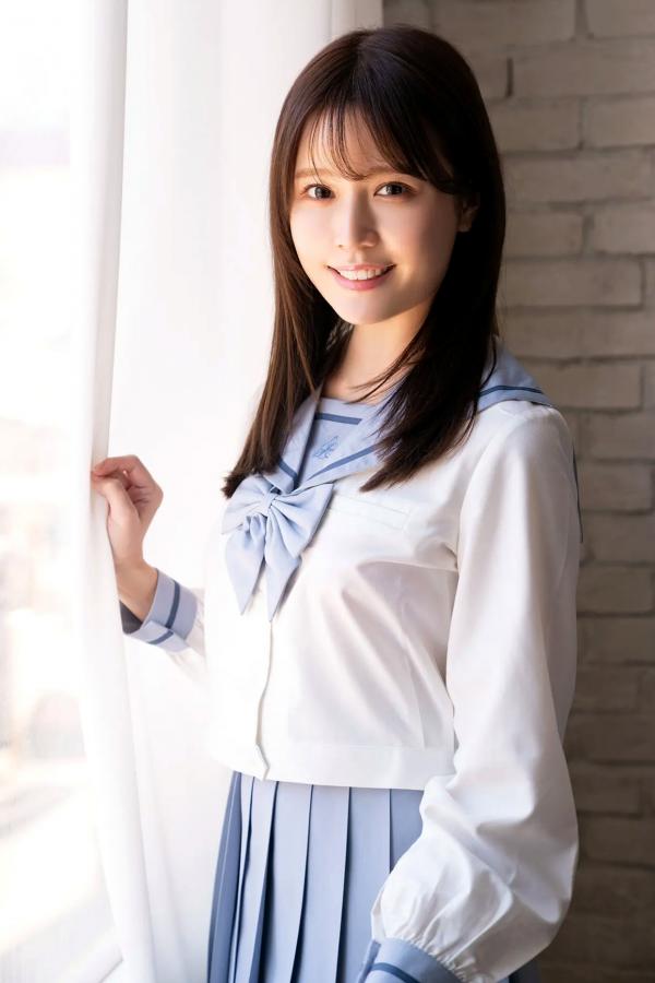   小日向ゆか - 恋愛の模範解答：日系清纯校服与性感比基尼写真第2张图片