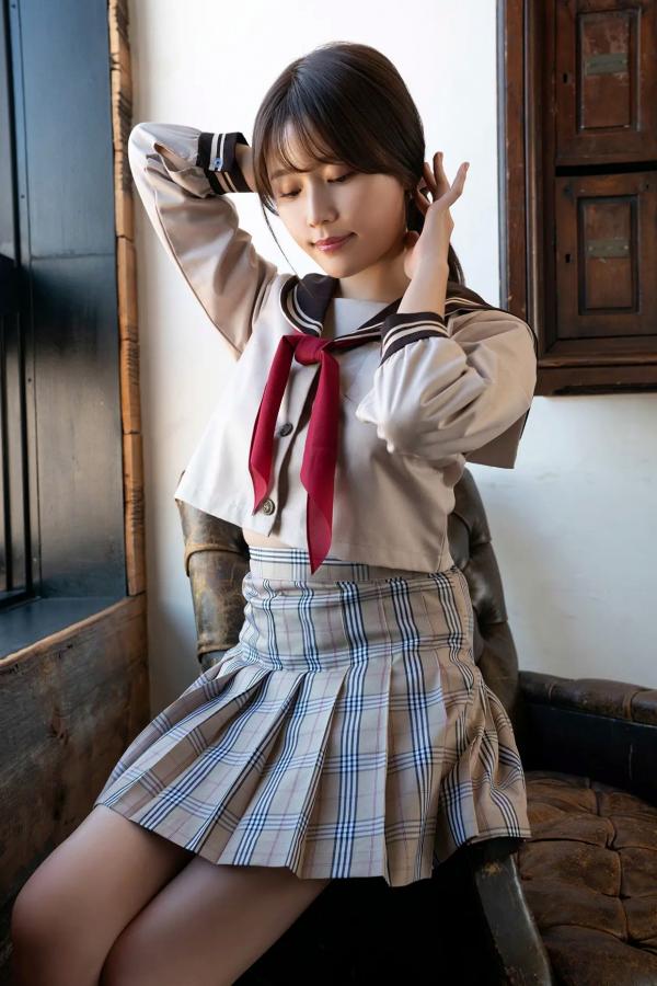   小日向ゆか - 恋愛の模範解答：日系清纯校服与性感比基尼写真第33张图片