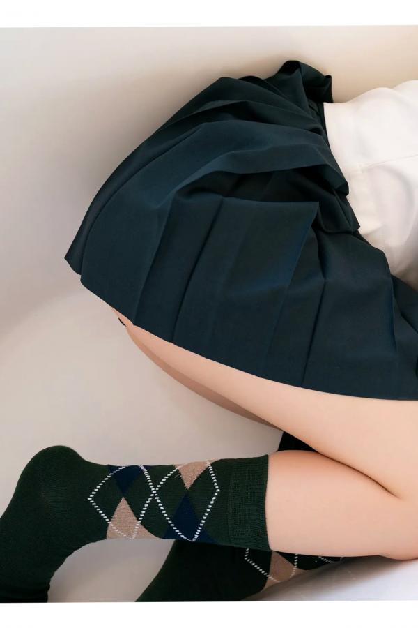   小日向ゆか - 恋愛の模範解答：日系清纯校服与性感比基尼写真第76张图片