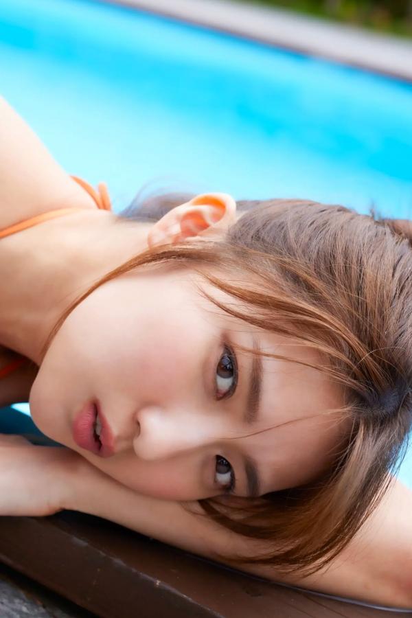    三田悠貴《You Kiss》家居私房与户外泳池性感比基尼写真第9张图片