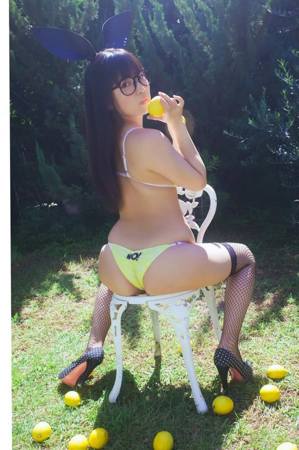   東雲うみ - 水果与眼镜性感写真 日本水手服眼镜娘内衣诱惑大尺幅第15张图片