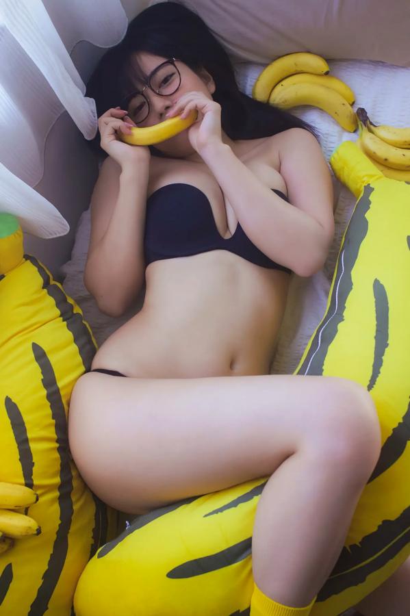  東雲うみ - 水果与眼镜性感写真 日本水手服眼镜娘内衣诱惑大尺幅第38张图片