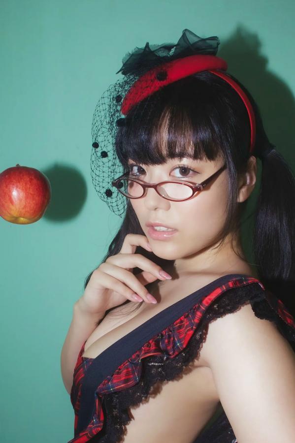   東雲うみ - 水果与眼镜性感写真 日本水手服眼镜娘内衣诱惑大尺幅第42张图片