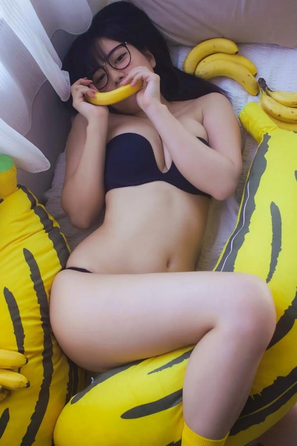   東雲うみ - 水果与眼镜性感写真 日本水手服眼镜娘内衣诱惑大尺幅第90张图片