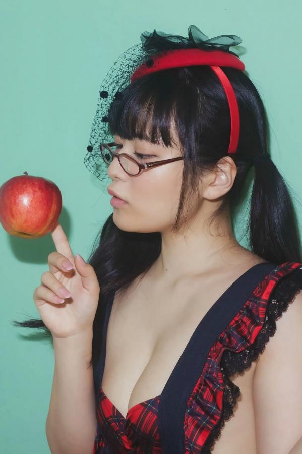   東雲うみ - 水果与眼镜性感写真 日本水手服眼镜娘内衣诱惑大尺幅第93张图片