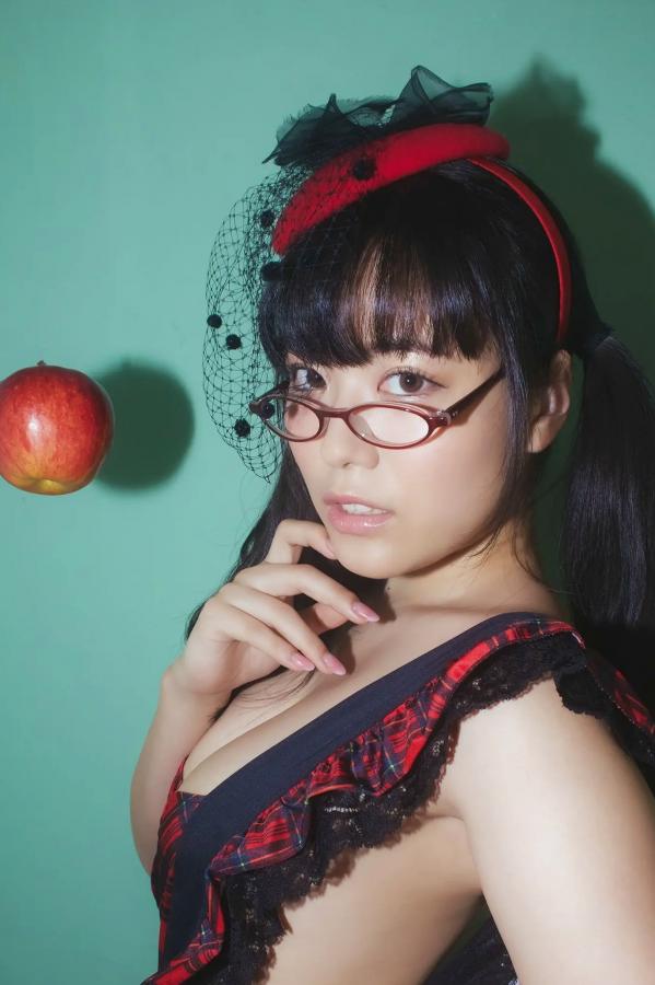   東雲うみ - 水果与眼镜性感写真 日本水手服眼镜娘内衣诱惑大尺幅第94张图片