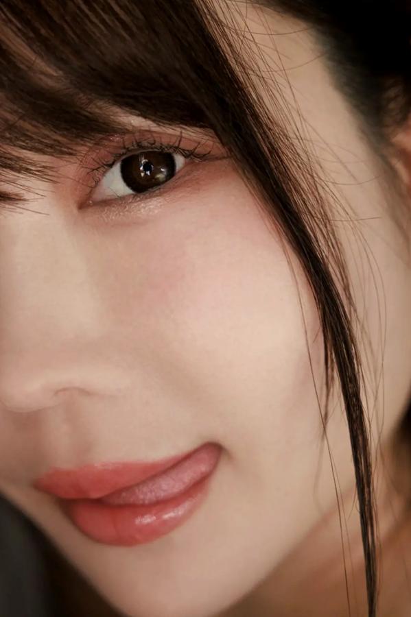   桃白美沙 - 多彩：红色连体衣诱惑与清纯户外性感写真第4张图片