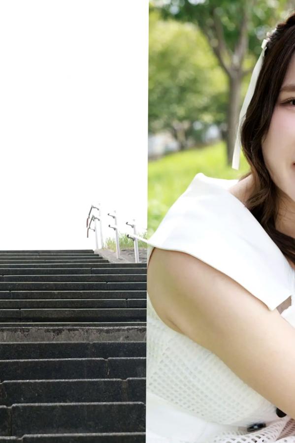   桃白美沙 - 多彩：红色连体衣诱惑与清纯户外性感写真第11张图片