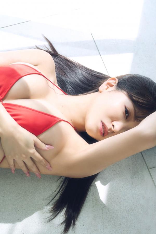   鈴木聖《NUDY BEAUTY》浴室湿身性感比基尼写真第12张图片