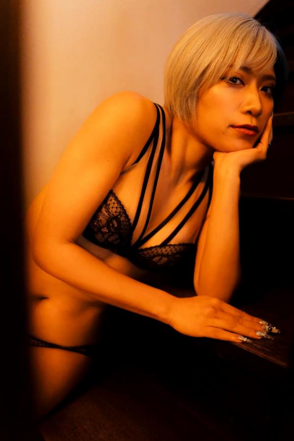   信子（ぱーてぃーちゃん）- 抱いて??? 日本性感艺人日式和服与私房内衣诱惑写真第33张图片