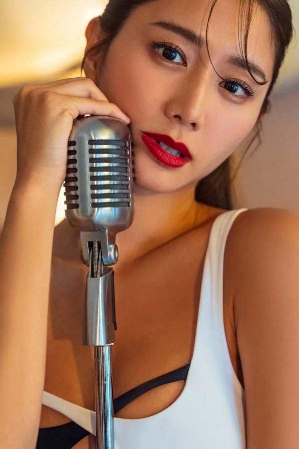   斎藤恭代 - COVER DX 泳池性感泳装与复古音乐写真第35张图片