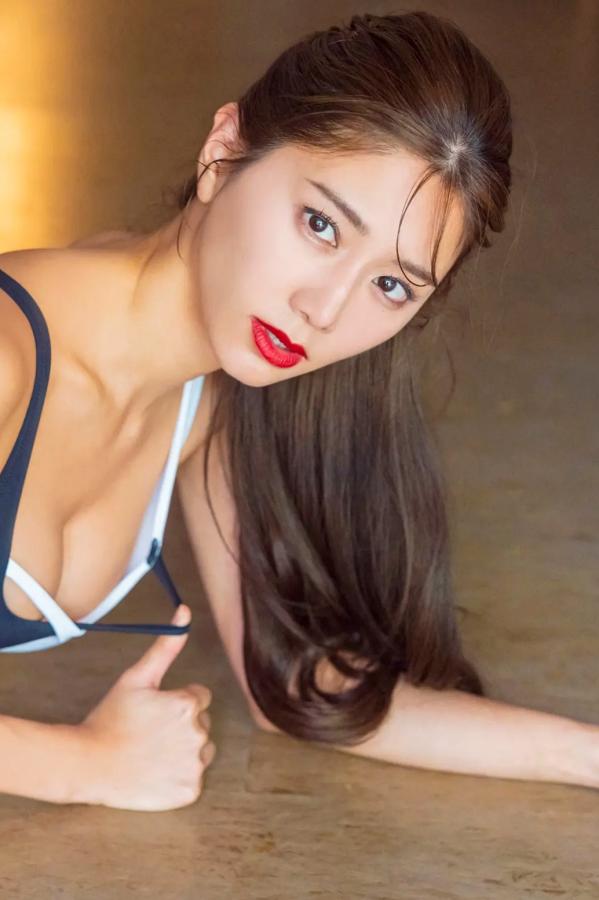   斎藤恭代 - COVER DX 泳池性感泳装与复古音乐写真第64张图片