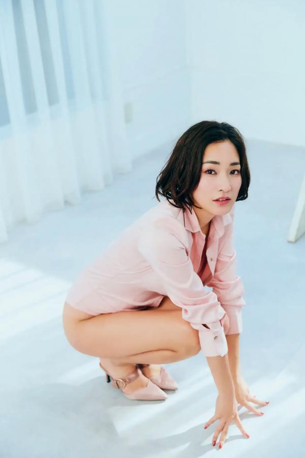   平川愛里菜 - 崖っぷちシングルマザーがグラビアデビュー 居家私房与浴室湿身性感内衣写真第2张图片